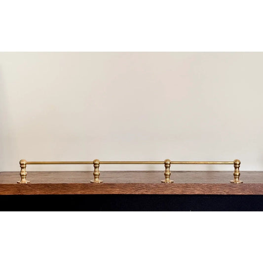 Things you need to know before buying a gallery rail for your shelves