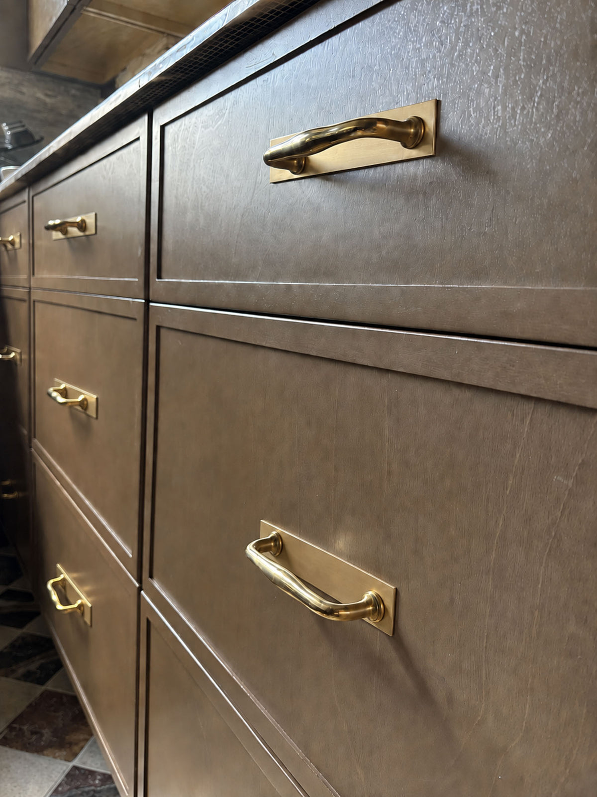 finish:unlacquered-brass